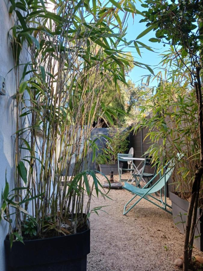 Studio Charmant Et Calme Villeneuve Les Avignon Entree Et Cour Independantes Climatisation Piscine Parking Luaran gambar