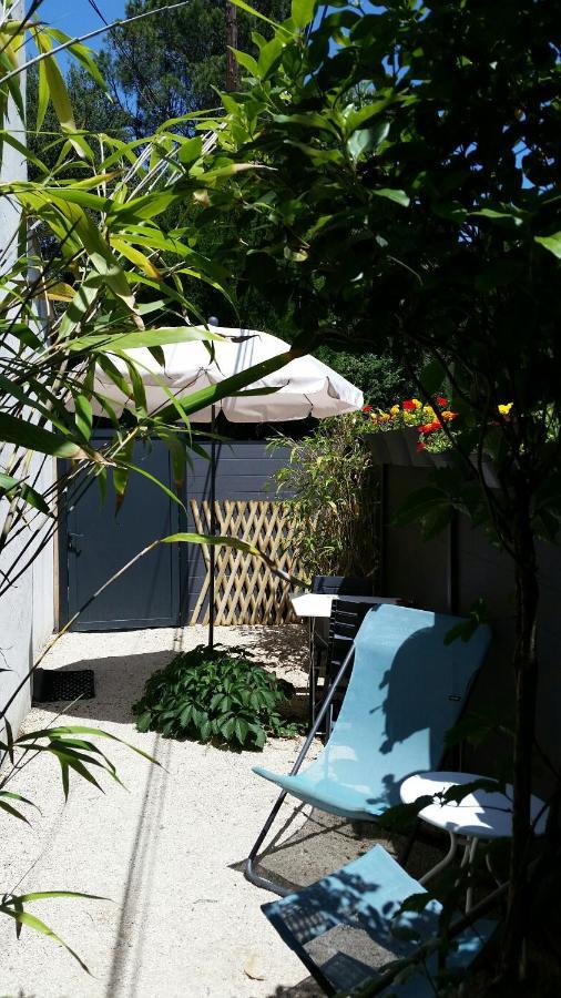 Studio Charmant Et Calme Villeneuve Les Avignon Entree Et Cour Independantes Climatisation Piscine Parking Luaran gambar