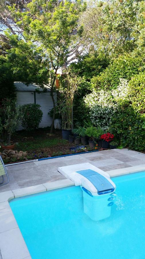 Studio Charmant Et Calme Villeneuve Les Avignon Entree Et Cour Independantes Climatisation Piscine Parking Luaran gambar
