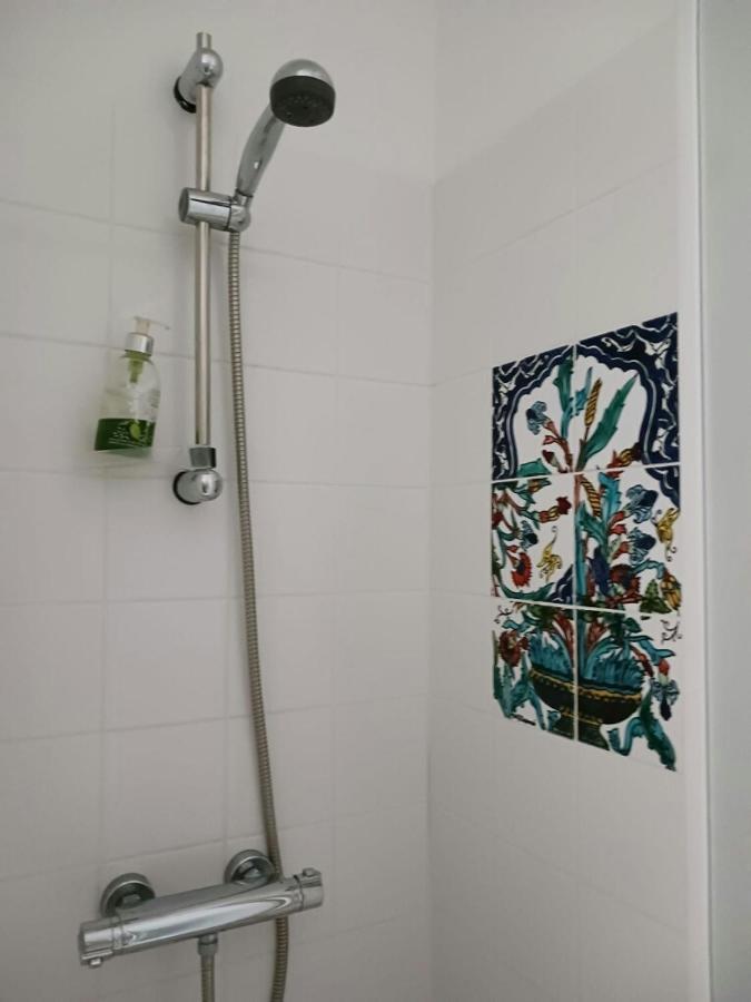 Studio Charmant Et Calme Villeneuve Les Avignon Entree Et Cour Independantes Climatisation Piscine Parking Luaran gambar