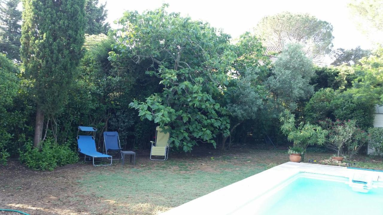 Studio Charmant Et Calme Villeneuve Les Avignon Entree Et Cour Independantes Climatisation Piscine Parking Luaran gambar